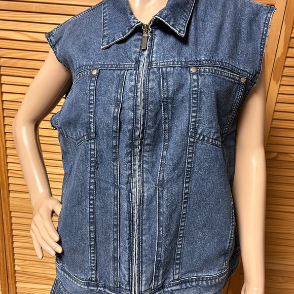 Women’s denim blue vest large Cabelas distressed - Picture 6 of 12